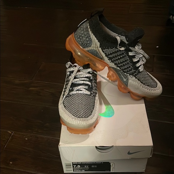 Nike VaporMax Black and White Sneakers with Orange Soles. Size 9 (Men’s 7.5) EUC - Picture 2 of 5